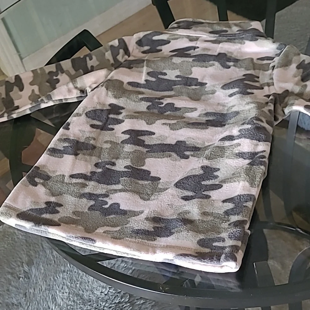 The Children's Place Camouflage Fleece Polo Top ❤️